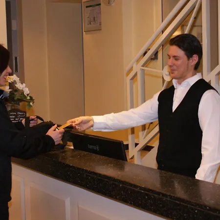 Hotel Kronprinz Garni 3*