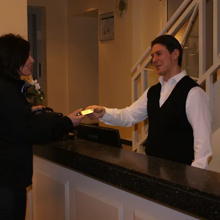 Kronprinz Garni Otel 3*