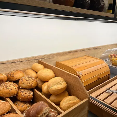 מלון Kronprinz Garni 3*