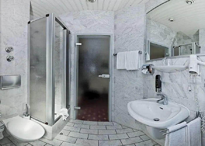 Kronprinz Garni Hotel 3*